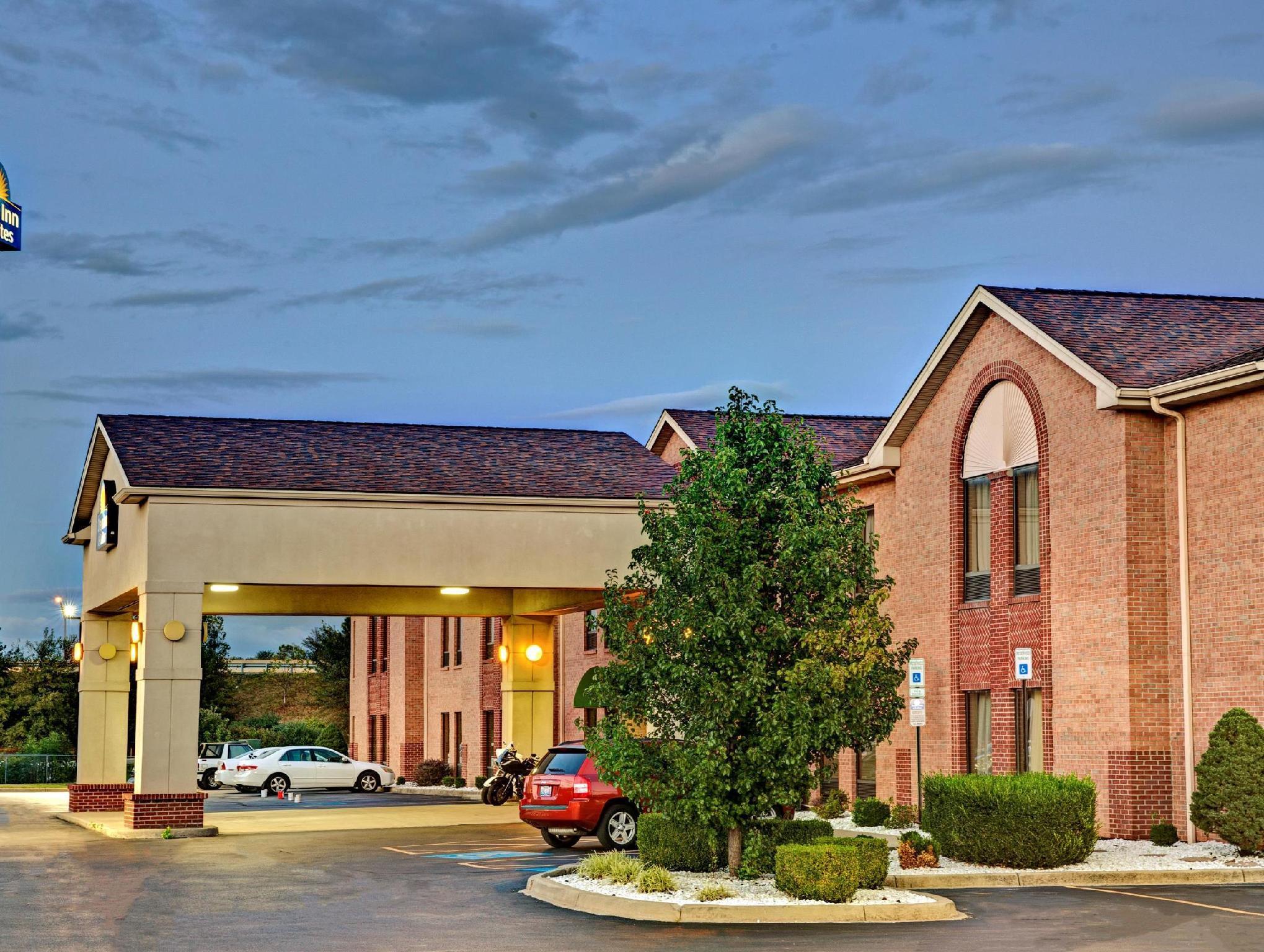 Days Inn & Suites By Wyndham Louisville Sw Exteriör bild